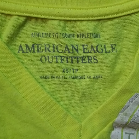 American Eagle athletic fot v neck - Picture 3 of 4
